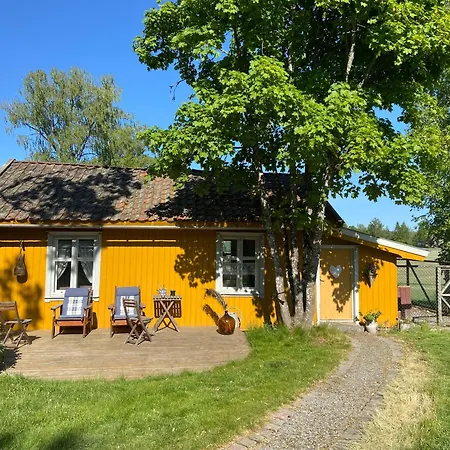 Farm In Cozy At Vestre Kinn Guest house Orje