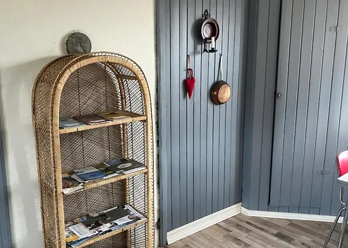 Farm In Cozy At Vestre Kinn Pensionat Orje